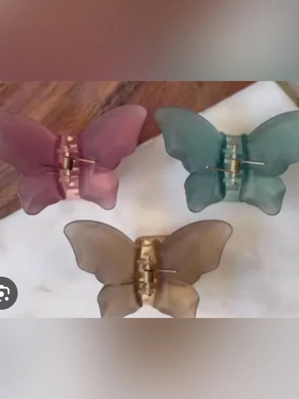 Urban Outfitters Bella Butterfly Claw Clip. NWT. Tan